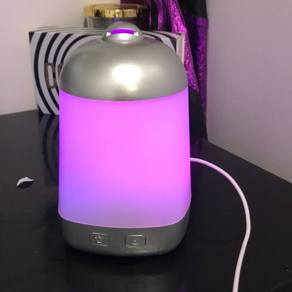 Color changing oil diffuser - Picture 1 of 1